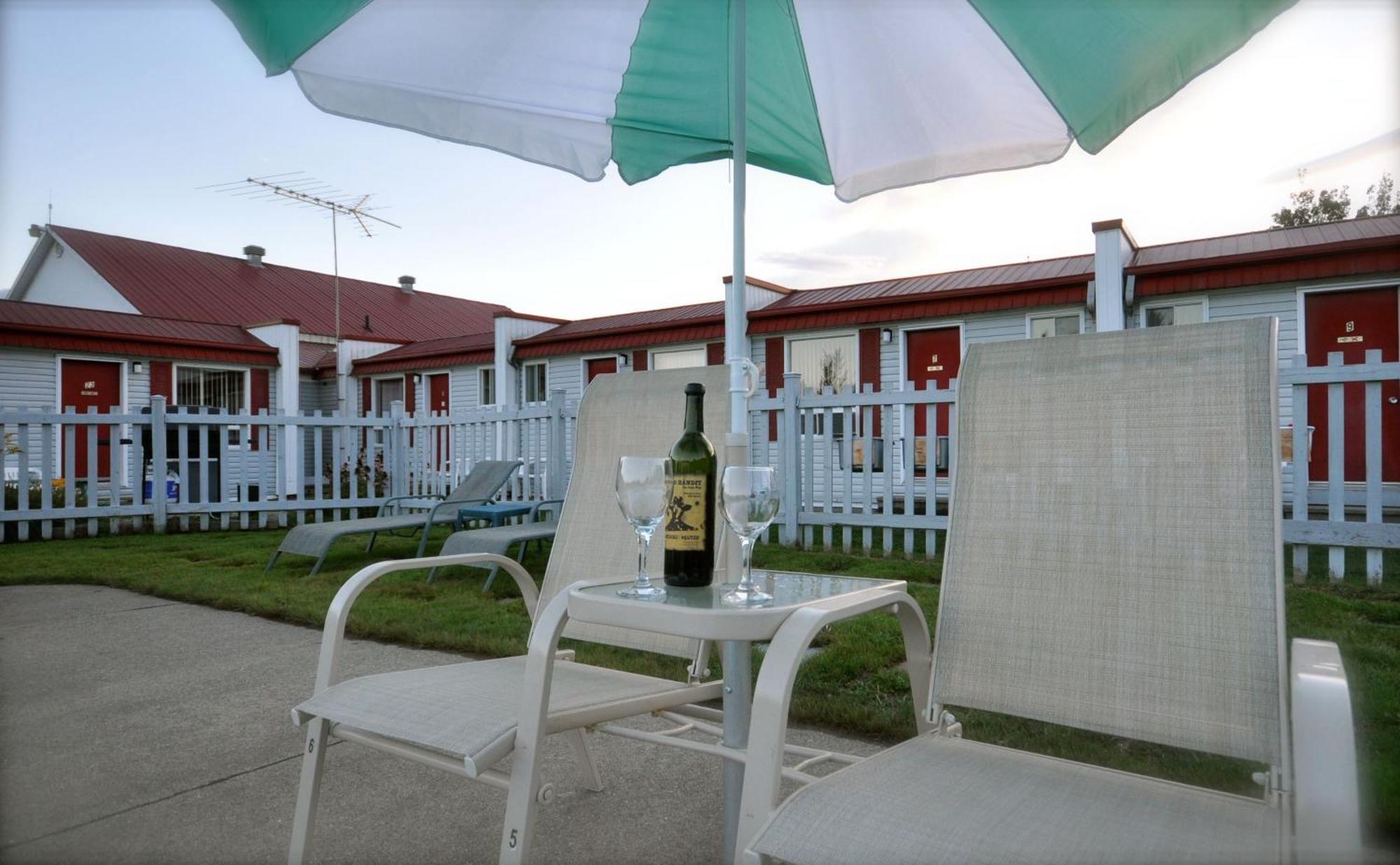 Motel De La Pente Douce Magog Exterior photo