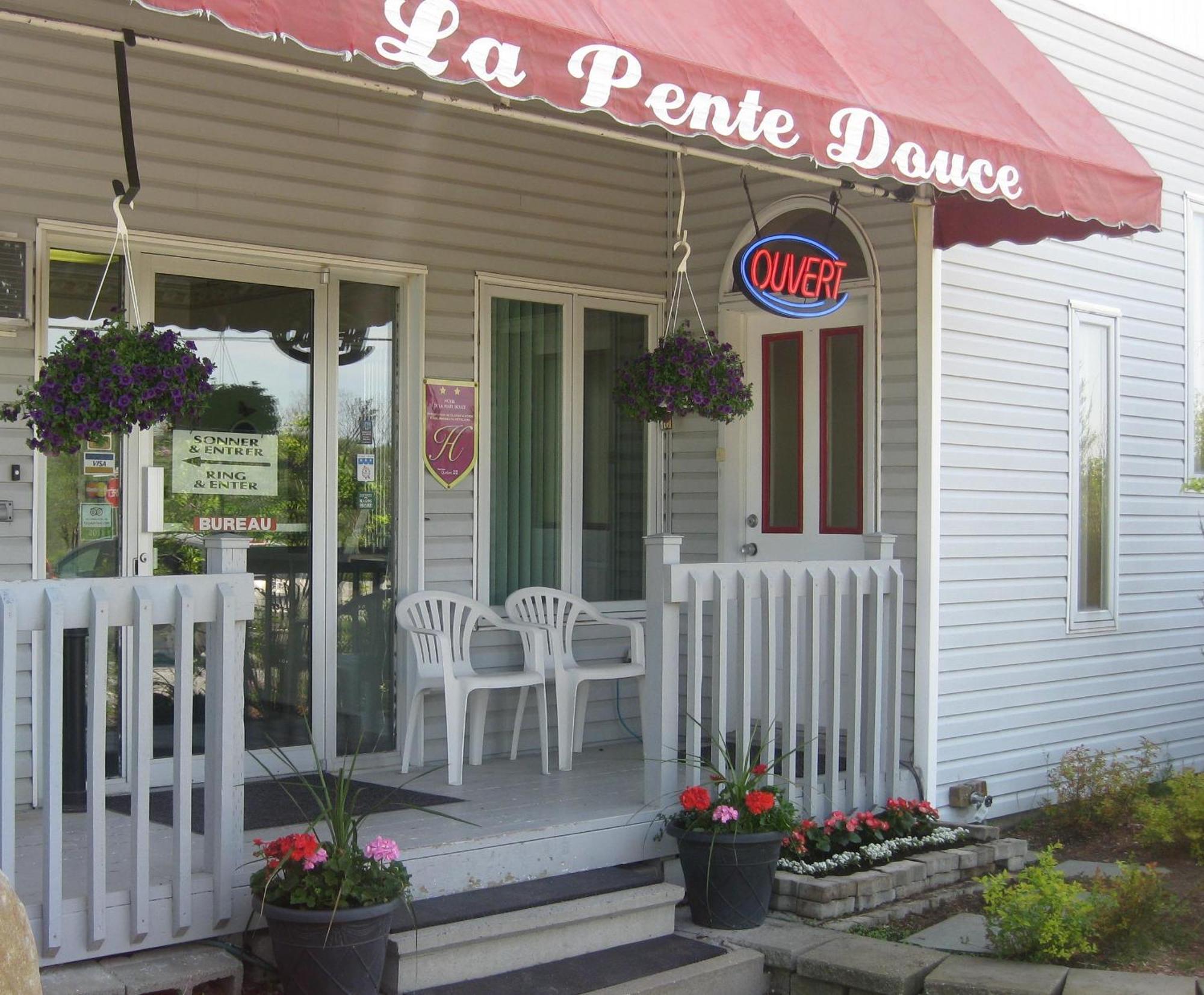 Motel De La Pente Douce Magog Exterior photo
